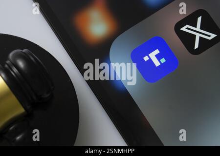 A close up of an iPad screen displaying the Truth Social and Twitter (X) app alongside a judge's gavel Stock Photo