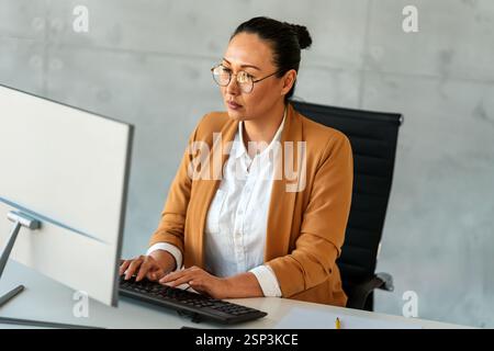 Happy professional business woman company employee, young entrepreneur smiling businesswoman working Stock Photo
