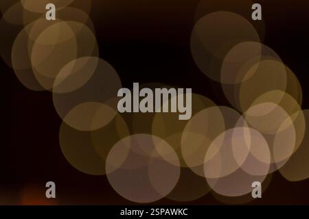 Bokeh, Lichtpunkte vor dunklem Hintergrund *** Bokeh, points of light against a dark background Stock Photo