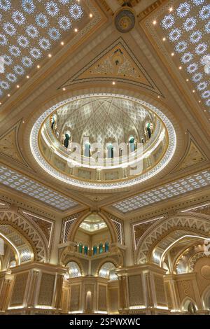 Qasr Al Watan Presidential Palace in Abu Dhabi, United Arab Emirates ...