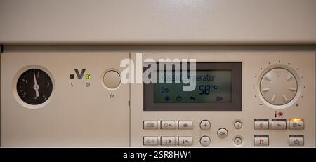 Control panel, control panel, pressure gauge, water pressure, temperature display, switch, controller, heating system, gas heating, building services Stock Photo