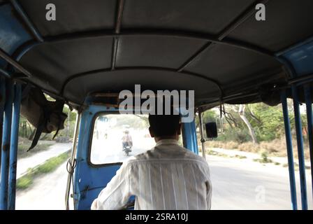 Auto rickshaw driver, Chandigarh, Union Territory, UT, India, Indian ...