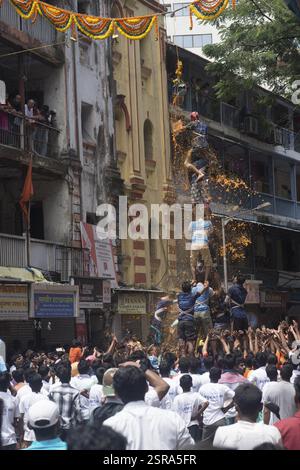 Human pyramid broken dahi handi, mumbai, maharashtra, india, asia Stock Photo