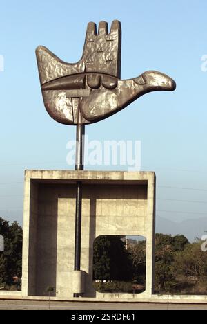 THE OPEN HAND Le Corbusier chandigarh 本 The Open Hand Le Corbusier's Chandigarh ARTBOOK | D.A.P.