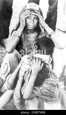 Women crying, Union Carbide gas leak tragedy, Bhopal, Madhya Pradesh