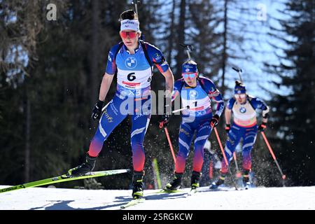 L-R Julia Simon from France and Lou Jeanmonnot from France compete in ...