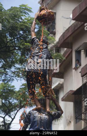 Human pyramid broken dahi handi, mumbai, maharashtra, india, asia Stock Photo