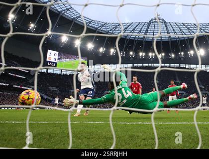 Tottenham Hotspur Stadium, London, UK. 16th Feb, 2025. Premier League Football, Tottenham Hotspur versus Manchester United; James Maddison of Tottenham Hotspur shoots and scores his sides 1st goal in the 13th minute to make it 1-0 Credit: Action Plus Sports/Alamy Live News Stock Photo