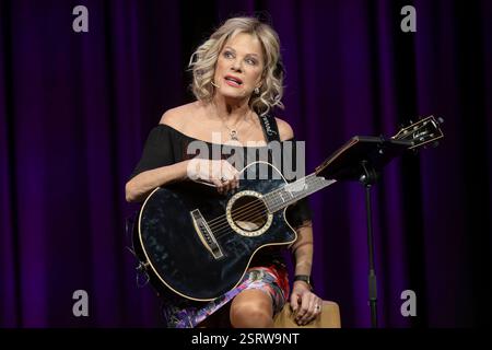 Kabarettistin, Schauspielerin und Sängerin Lisa Fitz geb. 15.09.1951 live mit dem Programm Avanti Dilettanti Das neue Programm in der Börse Coswig. Stock Photo