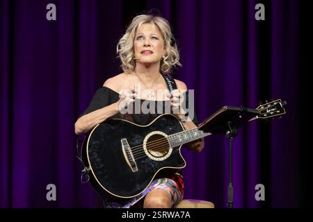 Kabarettistin, Schauspielerin und Sängerin Lisa Fitz geb. 15.09.1951 live mit dem Programm Avanti Dilettanti Das neue Programm in der Börse Coswig. Stock Photo