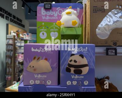 Cute night lights featuring adorable animals in a lively store display Stock Photo