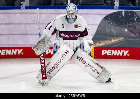 Evan Fitzpatrick (Torwart, EHC Red Bull Muenchen, #31) beim Warmup. GER ...