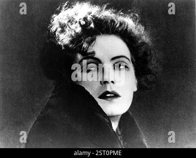 THE JOYLESS STREET [GER 1925] aka DIE FREUDLOSE GASSE Date: 1925 Stock ...