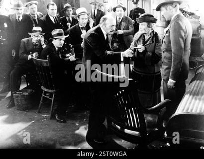 THE FRONT PAGE [US 1931]  [top left, standing] MATT MOORE [third from left], PAT O'BRIEN [fourth from left], FRANK MCHUGH [seventh from left]  [seated] WALTER CATLETT  [standing front right] CLARENCE WILSON, EFFIE ELLSLER, ADOLPHE MENJOU     Date: 1931 Stock Photo