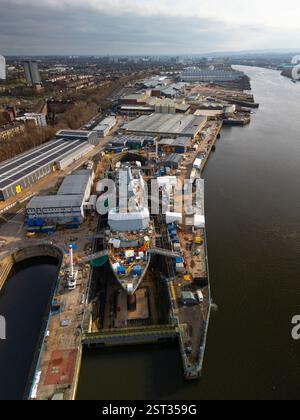 Aerial view of HMS Cardiff Type 26 frigate under construction at BAE Systems shipyard at Scotstoun on the River Clyde, Glasgow, Scotland, UK Stock Photo
