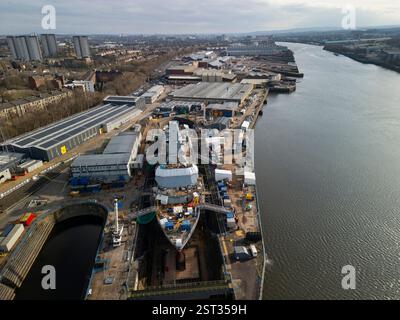 Aerial view of HMS Cardiff Type 26 frigate under construction at BAE Systems shipyard at Scotstoun on the River Clyde, Glasgow, Scotland, UK Stock Photo