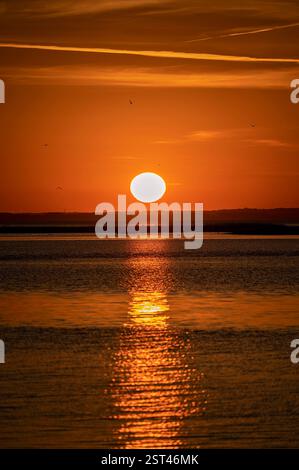 Stunning golden hour light over the dramatic volcanic cliffs of Lagoa ...