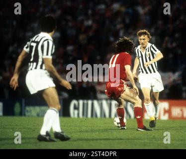 ONZE N° 114 - Juventus liverpool finale honte , bordeaux EUR 16,00 - FR