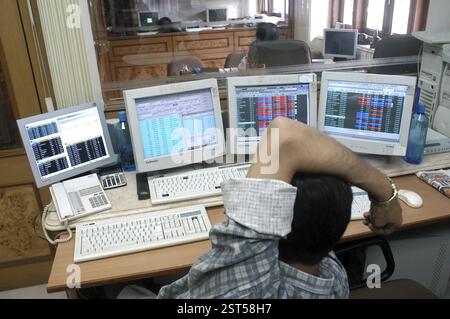 Persons at a office of a stock brokers working online share trading on the Bombay Stock Exchange (BSE) in Bombay now Mumbai in Maharashtra, India, Asi Stock Photo