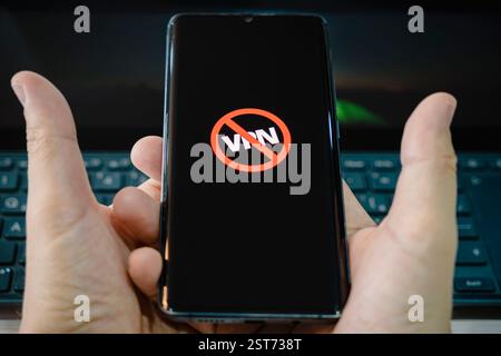 icon of the blocked vpn on a black smartphone screen. blocking vpn services concept Stock Photo