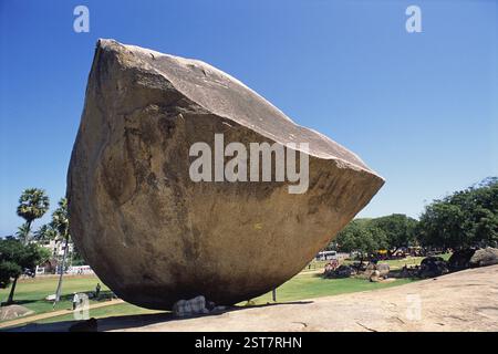 Krishna's butter ball natural Boulder, Mamallapuram, Tamil Nadu, India, Asia Stock Photo