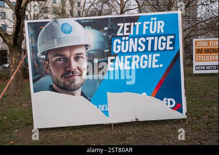 10.02.2025, Berlin, Deutschland, Europa - Eine Stelltafel mit einem teilweise abgerissenen Wahlplakat der rechtspopulistischen AfD mit dem Slogan Zeit fuer guenstige Energie. fuer die anstehende Wahl zum 21. Deutschen Bundestag am 23. Februar 2025. *** 10 02 2025, Berlin, Germany, Europe A billboard with a partially torn off election poster of the right-wing populist AfD with the slogan Zeit fuer guenstige Energie for the upcoming election to the 21 German Bundestag on February 23, 2025 Stock Photo