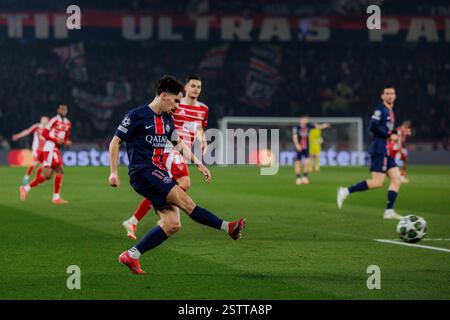 Paris, France. 19th Feb, 2025. Vitinha (Paris Saint-Germain 17) in action during the UEFA Champions League game between Paris Saint-Germain and Stade Brestois 29 at Parc des Princes in Paris, France. (Pauline Figuet/SPP) Credit: SPP Sport Press Photo. /Ģ����ý Live News Stock Photo