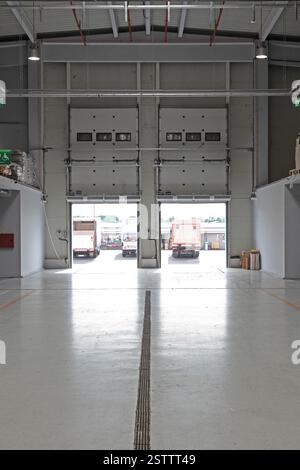 Loading Doors at Distribution Warehouse Depot Building Stock Photo - Alamy