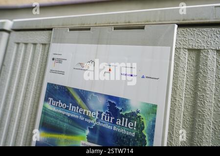 Informative announcement for high-speed Internet on a plastic board, Wend Glasfasermontage during the installation of conduits for fibre optic cables Stock Photo