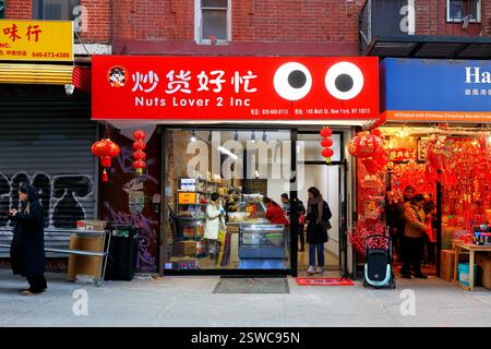 Nuts Lover ��؛��æ, 145 Mott St, New York, NYC storefront photo of a roasted nut and dried fruit shop in Manhattan Chinatown. ŦԼ �~�s Stock Photo