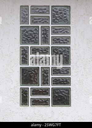 Glass blocks. White facade with glass bricks in 70s retro style. Ideal for design bases due to its clear shapes and nostalgic aesthetic appeal Stock Photo
