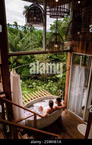 Relaxing retreat in a luxurious bath with nature views and a serene atmosphere in the jungle Stock Photo