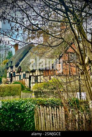 Non Exclusive: Anne Hathaway's Cottage, the family home of Anne