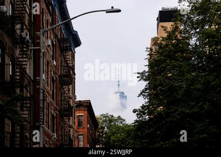 Amazing view of the WTC One tower, in the fog, at Soho, New York Stock Photo