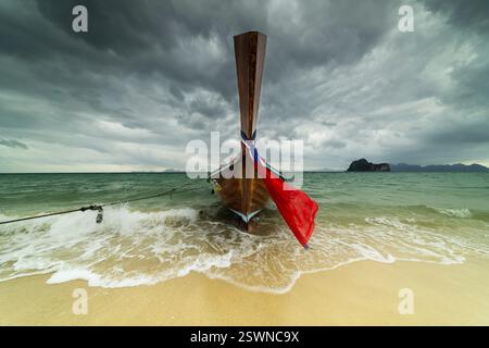 Longtail boat on the beach, dark rain clouds behind, Koh Ngai Island, Andaman Sea, Satun Province, Southern Thailand, Thailand, Asia Stock Photo