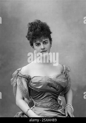 This black-and-white photograph of Marie Elisabeth His, taken between