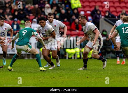 Greg Fisilau (Exeter Chiefs,Devonport Services RFC) runs toward try ...