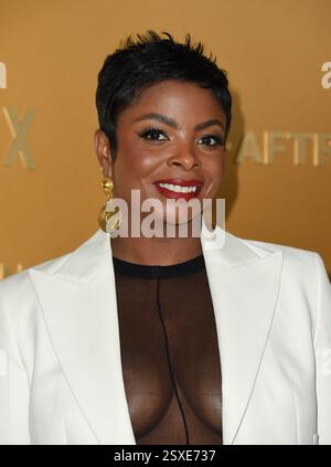 Janelle James arriving to the 31st Screen Actors Awards held at the