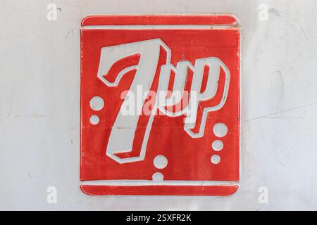 7up セブンアップ ヴィンテージ特大看板 1963年 | BigBear