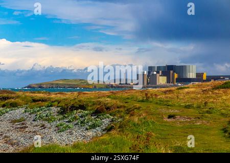 Wylfa nuclear power station a decommissioned Magnox station on the north west coast of Anglesey Wales UK. Stock Photo