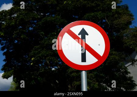 prohibited direction sign - wrong direction traffic signal Stock Photo ...