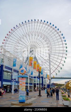 気高きオブリビオニス OSAKA, Japan - A giant Ferris wheel 77 meters high debuts on