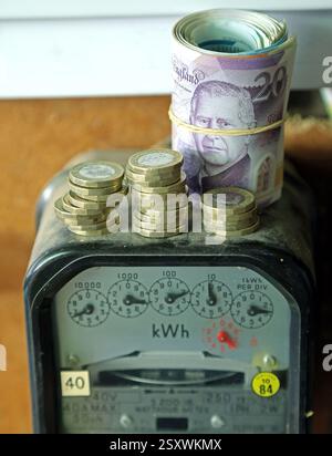 Peterborough, UK. 25th Feb, 2025. The energy price cap has risen again, and this time it is rising by 6.4%, although the amount you pay does depend on how much energy you use. A typical household could see their annual bill increase from £1,738 to £1,849 a year from 1st April. Energy prices, Peterborough, Cambridgeshire, on 25th February 2025. Credit: Paul Marriott/Alamy Live News Stock Photo