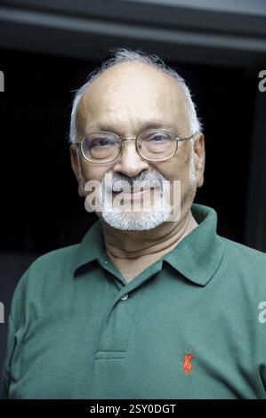 Close-up photo of indian aged Farmer holding a shovel in his hand and ...