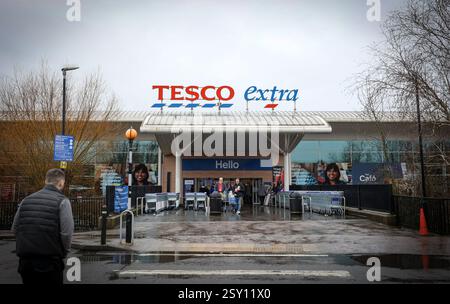 Tesco Extra superstore / supermarket in Watford, England, UK, with grey sky and heavy rain Stock Photo