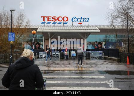 Tesco Extra superstore / supermarket in Watford, England, UK, with grey sky and heavy rain Stock Photo
