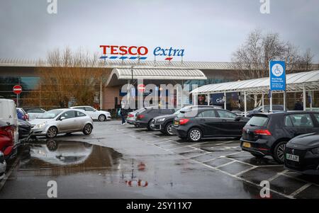 Tesco Extra superstore / supermarket in Watford, England, UK, with grey sky and heavy rain Stock Photo