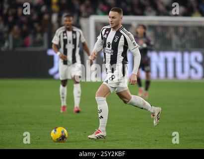 Turin, Italy. 26th Feb, 2025. Teun Koopmeiners of Juventus FC during the Coppa Italia 2024/25 quarter final, football match between Juventus FC and Empoli FC on 26 of February 2025, at Allianz stadium, Turin, Italy. Credit: Nderim Kaceli/Ģ����ý Live News Stock Photo