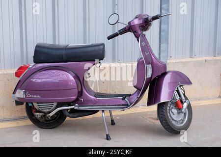 Vespa p200e hi-res stock photography and images - Alamy