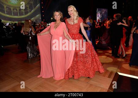 Kim Fischer und Franziska Knuppe beim Leipziger Opernball in Leibzig 02